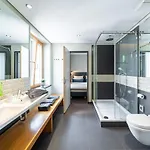 Hotel The 4*